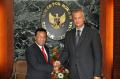 Minister Sutanovac in Indonesia